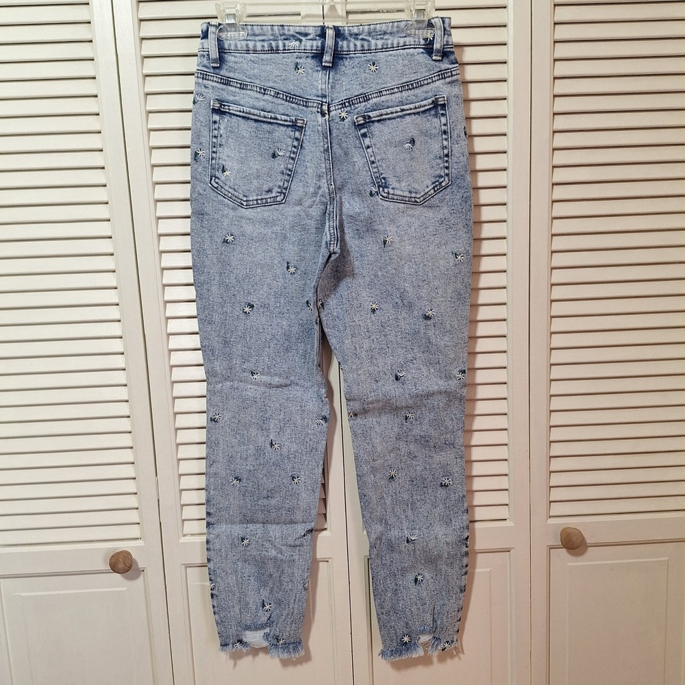 Material Girl Light Acid Wash Distressed Daisy Embroidered High Rise Jeans Sz S
